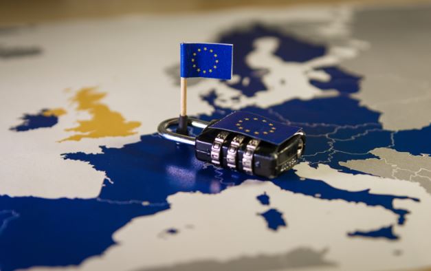 O Sistema de Informação Schengen: Mantendo a Europa Segura O Sistema de Informação Schengen: Mantendo a Europa Segura